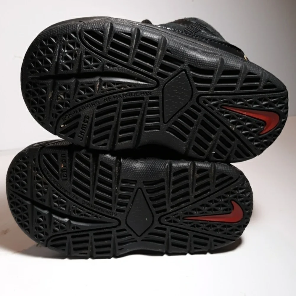 Nike vintage 2005 Lebron 3 black gold